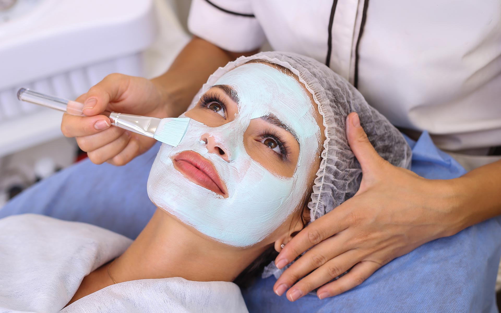 Puhdistavat sekä kuorivat kasvohoidot